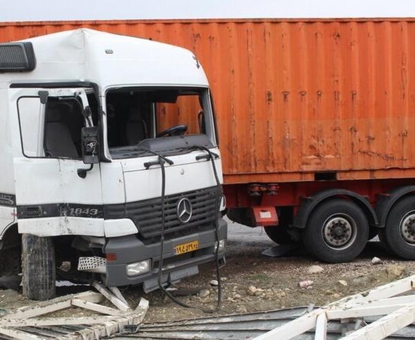 تصادف مرگبار کامیونت و تریلر در جاده خاوران